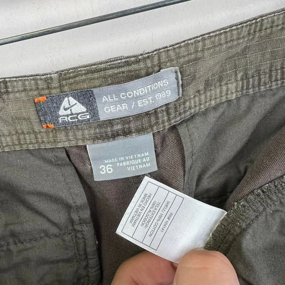 Nike ACG Brown Cargo Shorts With Multiple Pockets Size XL ( 36)